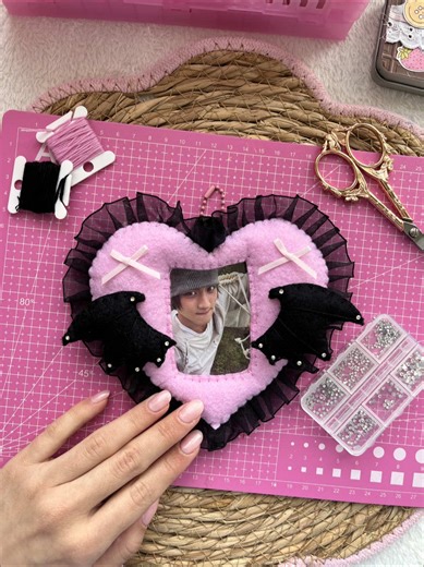 Adorable K-Pop Themed DIY Craft with Photocard