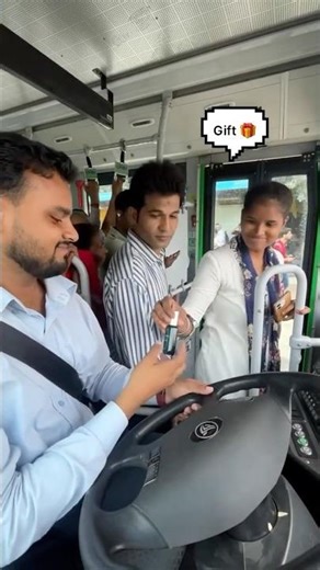 Bus me aaj unexpected surprise mil gaya.” #ytshorts #shorts #jeeshanfit