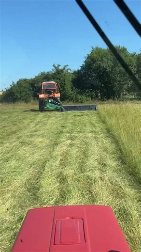 Exploring the MTS 82 Tractor and East German Agriculture
