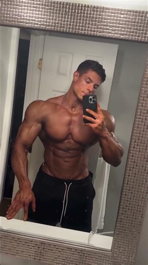 Watch These Man Model Boys Flex and Show Off Their Shredded Physiques - Breno Freire #aesthetic