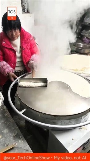 GIANT PANCAKE mastery 🥞🔥👵 #shorts #crafts #skills #satisfying #food