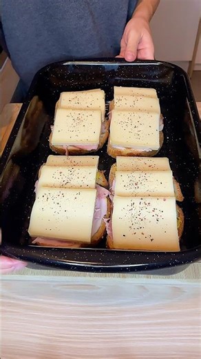 Swiss Raclette Cheese Crust🇨🇭🧀 #Shorts #FoodShorts #CheeseLovers #Raclette #swissfood