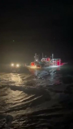 Watch the expert recovery of St Catherine's RNLI's Atlantic 85 👏