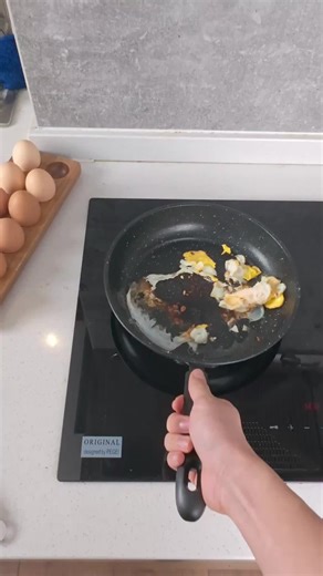 No scrubbing needed after Christmas feast. This is the clean-up. 🧽❌ #EasyClean #DurablePan #HolidayHack#NonToxicCookware #fryingpan
