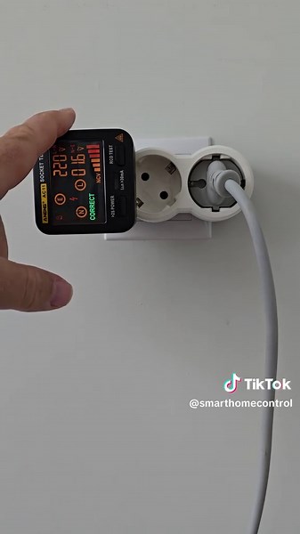 🔌 С тестера за контакти ANENG AC11 лесно проверявате дали един контакт е надежден за мощни уреди като отоплителна печка. 👉 Ако падът на напрежение L–N е под 12 V, а напрежението N–PE е под 2–3 V, тестът е успешен и контактът е сигурен. ⚡ Провери, за да си спокоен у дома! #електротехника #електробезопасност #тестер #ANENG #контакти #паднанапрежение #електротехник #инструменти #смартдом #ток #ElectricalSafety #VoltageDrop #SocketTester #ANENGAC11 #DIYElectrical #ElectricianTools #HomeSafety #Tes