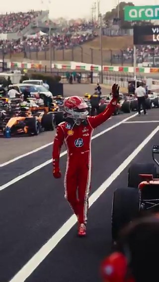 Şu an net olarak F1'in en formda pilotu.Motor biraz müsade etse bu sezon kesinlikle şampiyon olurdu görünen o.Ferrarinin bu çocuğa bir şampiyonluk borcu var umarız kariyerini sıfır şampiyonlukla bitirmez