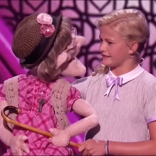 Darci Lynne's Naughty Old lady Puppet 'Edna' Makes Simon Cowell BLUSH!! | YugantarPravah.Com