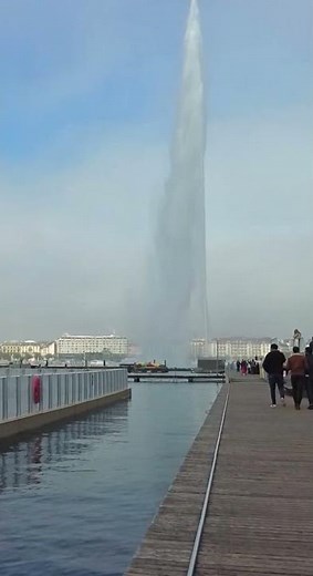 A 140 meter-tall Fountain | The Geneva Water Fountain (Jet d'Eau de Genève) | Switzerland