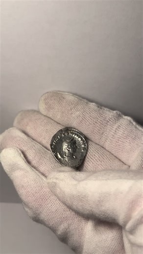 Exploring the Antoninianus Coin of Salonina
