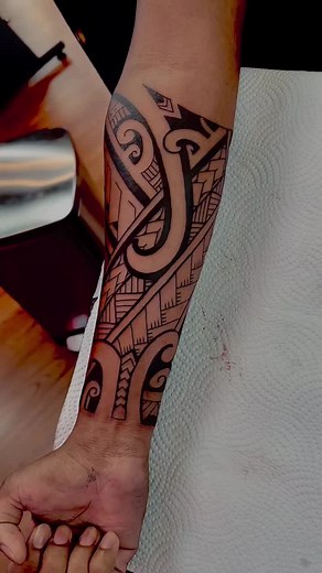 Polynesian tattoo inspire #borneoarttattoo #polynesiantattoo #borneo #malaysiatatttoo #tribaltattoo #serembantattoo