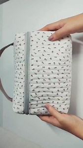 DIY Vanity Bag #handmadewithlove #sewingtips #sewing #diycraft #diyprojects #handmade #fbreels #trendingreels #fbviral #viral #trendingnow #trending #upcycling #upcycled #DIY #diyideas #quilting #quilt | DIY Cheng