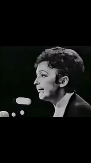 On stage, Edith Piaf stuns the world with “Non, je ne regrette rien”—a timeless voice, a true icon of French music. 🌹✨ | Khánh Jenny