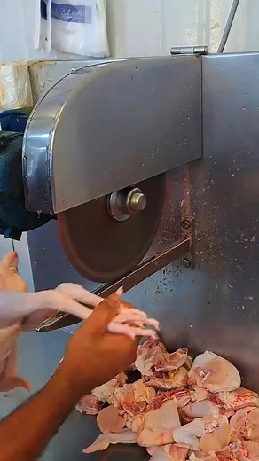 Amazing way to cutting chicken faster #foryoupage #cuttingskills #zubairali #meatcuttingvideo #chicken #flypシ #viralvideos #amazing | Dee Knowles