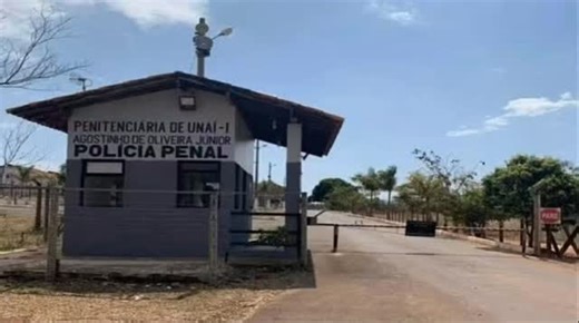 MOC NEWS on Instagram: "Detento defeca 35 buchas de maconha e tem mais 39 retiradas no hospital em MG Nesse domingo (1), ele foi flagrado com porções da droga estômago ao retornar para a Penitenciária Agostinho de Oliveira Júnior, em Unaí. O homem cumpria pena por roubo e ameaça. Por Michelly Oda, Agnaldo Caetano, g1 Grande Minas 02/02/2026 Penitenciária Agostinho de Oliveira Júnior, em Unaí — Foto: Agnaldo Caetano Um detento, de 34 anos, defecou 35 buchas de maconha e teve mais 39 retiradas no 