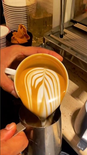 Tulip latte art tutorial for beginners #tutorial #latteart #coffeelatteart #coffee