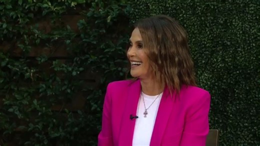 Teri Hatcher returns to the stage after 20 years, talks new Hallmark film