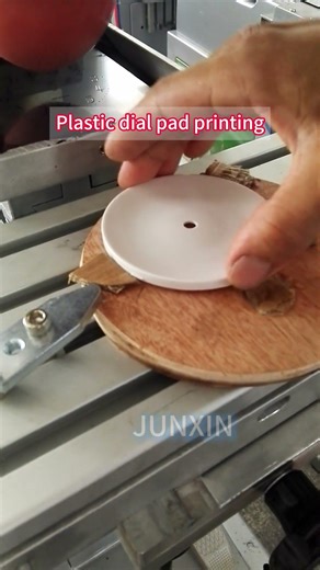 Plastic dial monochrome pad printing machine #machine #factory#padprintingmachine #toys #logo