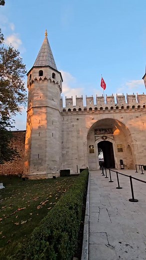 1.5K views · 52 reactions | The magic of Topkapi Palace, originally built in the 15th century by Mehmed II, known as the Conqueror. #castle #HISTORY #archeology #topkapipalace #medievalgram #ottoman | The Creative Contessa | Facebook
