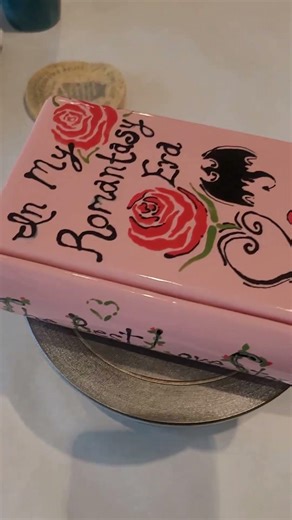 Bookish art for fanart Friday 📚✨️ Romantasy book box, underglaze on ceramic! #booktok #romantasy