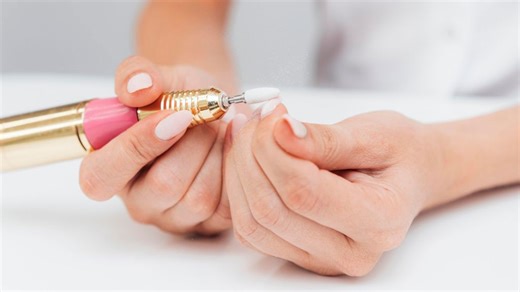 Tajný beauty tip: Jak z nehtů šetrně odstranit gel lak či shellac bez návštěvy salónu