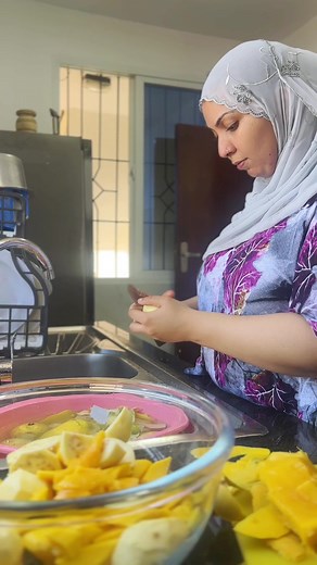 Refreshing Mango and Guava Juice Recipe - Easy and Delicious!