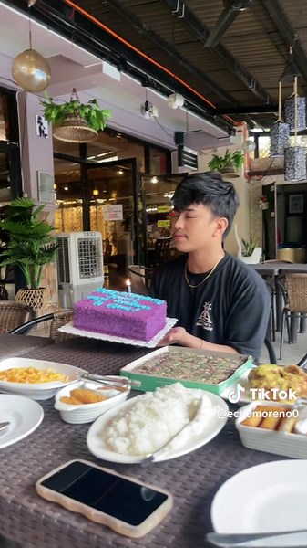 Happy birthday to me hehehe sad birthday lagi