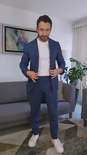 5 Tips para Usar Traje con Tenis de Manera Elegante