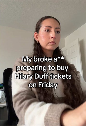 Anyone else have ‘Mature’ on repeat because this girl does 🙋🏻‍♀️ If I don’t get to see her in concert for my 30th then that’s NOT what dreams are made of #hilaryduff #mature #toronto #concert #fyp