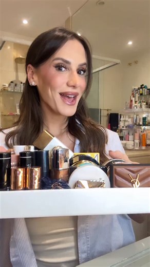 Stephanie Kopenhagen on Instagram: "Avaliação sem filtro: meus bronzers em sim, não ou talvez. Qual é o seu bronzer favorito da vida? Já salva pra sua próxima compra e manda pra aquela amiga viciada em bronzer! 😎🤎 Produtos: @guerlain | Terracota Cores: 01 & 02 Médium @diorbeauty | Forever Glow Maximizer Cor: Bronze @diorbeauty | Forever Skin Contour Cor: 02 Tan @diorbeauty | Forever Nude Bronze Cor: 03 Soft Matte @tomfordbeauty | Shade & Illuminate Contour Duo Cor: Intensity 1 @hourglasscosmet