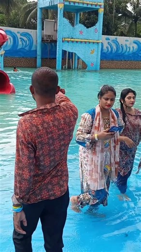 walk wave pool #youtube #youtubeshorts #trending #viral #amusementpark ‪@RuhanEsha‬