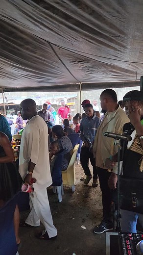 Different kind of people you meet at events 🤣🤣🤣 literally thought they were coming to sing something reasonable, Ase orin oni Gbo lo fe ko🤣🤣