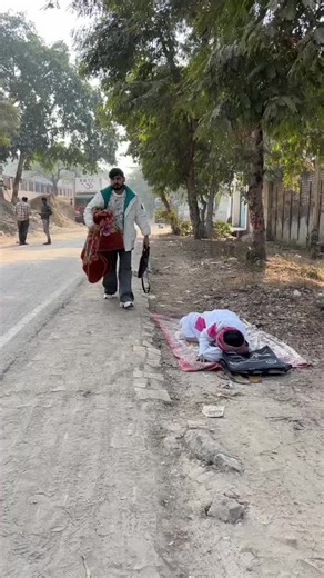 Baap Pada Hua Tha Sadak Par: Ek Anokhi Kahani