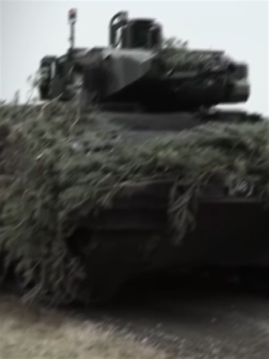 Schützenpanzer Puma ( SPz Puma ), nghĩa là “Xe chiến đấu bộ binh Puma ”, là một loại xe chiến đấu bộ binh (IFV) của Đức, theo học thuyết Panzergrenadier , được thiết kế để thay thế các xe IFV Marder đã lỗi thời hiện đang phục vụ trong Quân đội Đức . Việc sản xuất lô đầu tiên gồm 350 xe bắt đầu vào năm 2010 và hoàn thành vào tháng 8 năm 2021. Lô thứ hai gồm 229 chiếc Puma đã được cấp kinh phí.Sản xuất hàng loạt bắt đầu vào ngày 6 tháng 7 năm 2009. Các công ty chịu trách nhiệm cho dự án này là KND