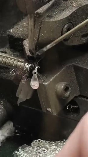 This semi-automatic chain clasp machine stable and easy operation.Jewelry Chain #Clasp Chain