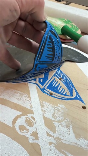 Extremely satisfying Lino block graphic in a massive life skateboard deck #artwork #skateboarding