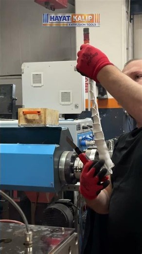 Is the extruder ready for the profile, and can the line move forward?
