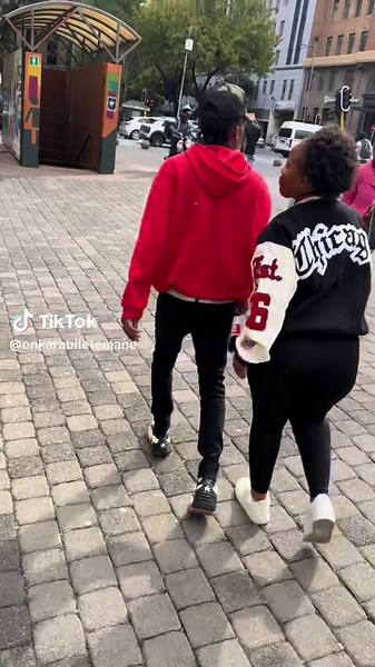 What’s behind the bow-legged stride some guys adopt?😂😭