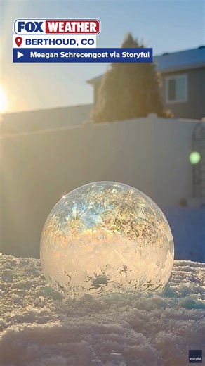 BUBBLES CRYSTALIZE 🫧: A Colorado resident had the bright idea to blow a soap bubble and watch it freeze in real time before crushing it. #Colorado #bubbles #freezingcold #winter #snow #FoxWeather | FOX Weather