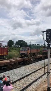 Now, DFCCIL will run Roll-On Roll-Off (RO-RO) trains #TransformingTransportation between New Palanpur to New Rewari of #WDFC. Today RFP for allotment of sole rights for the operation of RO-RO service has been floated. Last date & time: 18.03.21. 1400 hrs. https://bit.ly/2Zl9HOz | DFCCIL