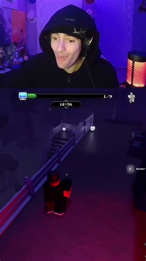 SPRING TRAP ON SKATES⛸️😭 #fnaf #roblox #funny #springtrap #fypシ #viral #gaming #streamer #twitch