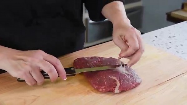 2.7K views · 79 reactions | With the right knife, cooking preparation takes no time at all. Enjoy saving time in the kitchen and watch this step-by-step tutorial on how to butterfly a flank steak. ⤵️ | Cutco Cutlery | Facebook
