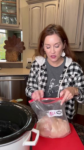 51K views · 2.4K reactions | This Orange  Chicken is better than Chinese takeout & super easy to put together at home! For details on this recipe comment “recipe” and I will not only send this one but access to 30 more #crockpotmeals that are a cinch!! | Crazy Busy Mama | Facebook