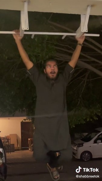 Outdoor Pull-Up Workout: Nighttime Fitness Challenge