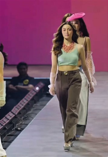 Achieve Perfect Abs with Isabella Bey's Tips