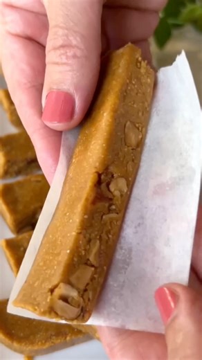 Looking for a snack that’s both nutritious and easy to make, these gluten-free Chickpea Energy Bars are an excellent option for you! By combining roasted chickpeas, almond chunks, creamy peanut butter, and a hint of maple syrup, you’ll create a protein-rich treat that’s full of flavors and textures. Ingredients: 1 cup (180 g) raw chickpeas (soaked overnight and ROASTED BEFORE USE) ½ cup (75 g) roasted almonds or your nut of choice ⅛ tsp. salt ⅛ tsp. cardamom powder ⅛ tsp. cinnamon powder ⅓ cup (