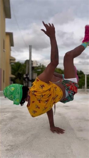 Clapping with one hand the best dancer in the world today #viral #dance #tiktok #shorts