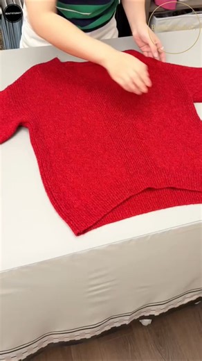 Hang Sweaters Like a Pro! Perfect Hack in Seconds 🧥✨