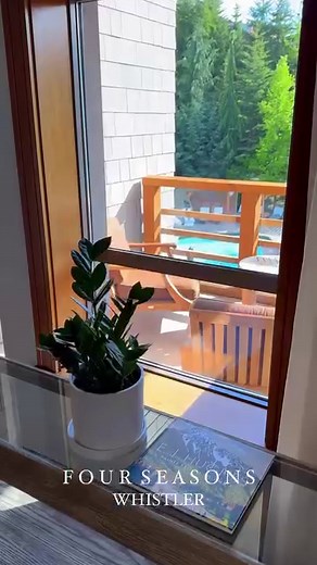 The Blackcomb Suite at Four Seasons Whistler is truly incredible, but the view of the pool and the mountains is something else ✨ 📍 @fswhistler #Whistler #FourSeasons #Hotel #Luxury #Canada | Amazing Hotels