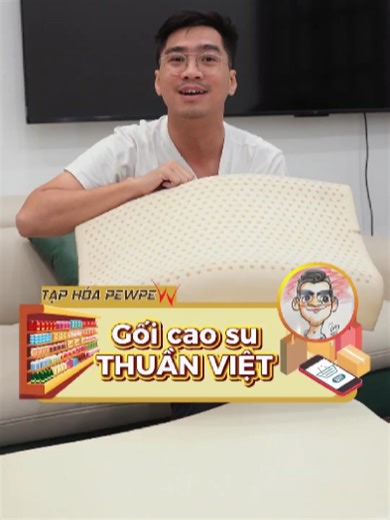[REVIEW KHÔNG BOOKING] VIDEO REVIEW GỐI CAO SU CỦA NHÀ NỆM THUẦN VIỆT Bạn đã biết đến gối cao su thiên nhiên Thuần Việt chưa? 🔹 Dòng Lượn Sóng • Thiết kế hình sóng ôm sát đầu – gáy, giúp nâng đỡ tự nhiên, giảm áp lực khi nằm nghiêng hoặc ngửa • Cấu trúc nhiều lỗ thông khí, giúp thoáng mát, chống bí nóng khi nằm • Độ đàn hồi cao, khó bị xẹp lún theo thời gian 🔹 Dòng Massage • Bề mặt có các núm / gai mềm (massage) tác động nhẹ lên huyệt cổ – gáy, kích thích lưu thông máu • Vừa có hiệu ứng thư gi