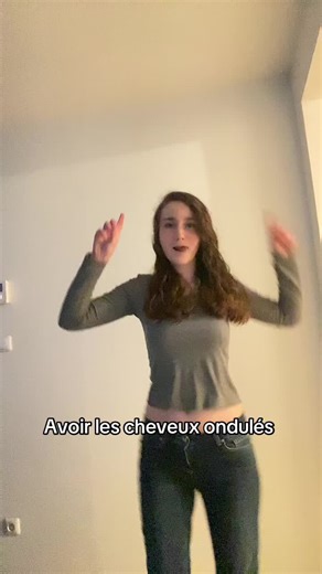 Cheveux ondulés et été : conseils et anecdotes